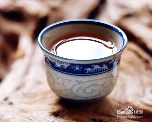 如何才能清除茶杯上的顽固茶渍