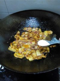青椒回锅肉怎么做好吃，新家常做法