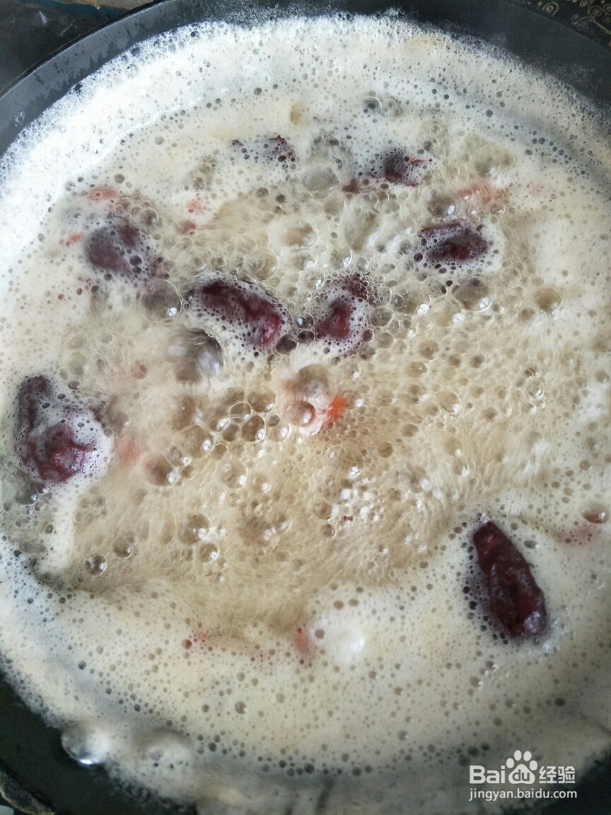 诱惑味蕾的银耳桂圆红枣枸杞汤