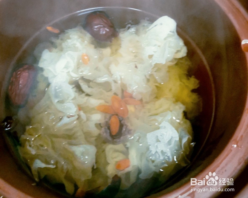 好吃不腻的银耳莲子羹