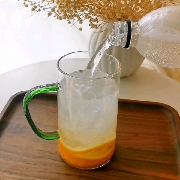 苹果醋柠檬气泡水