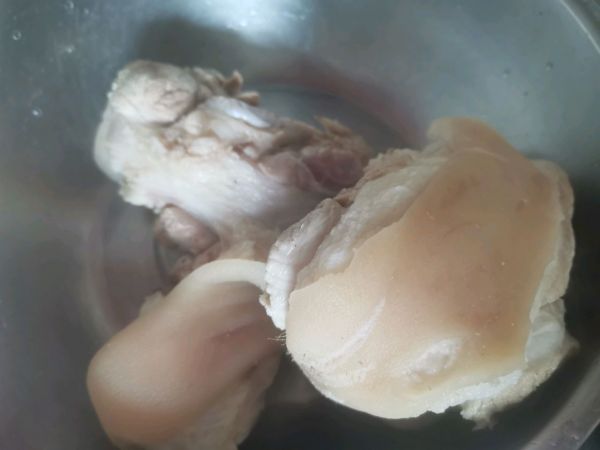 混搭隆香猪脚饭