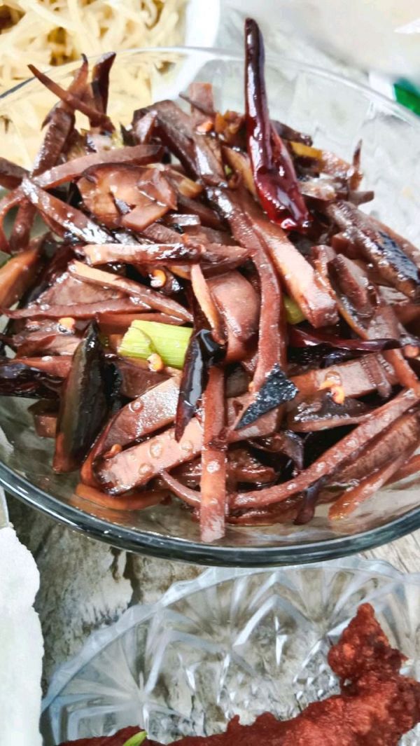 水蒸饼卷咸菜疙瘩丝