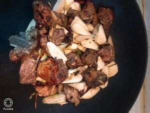 食补佳品茭白焖排骨的做法