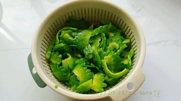 四味生炒苦瓜肉