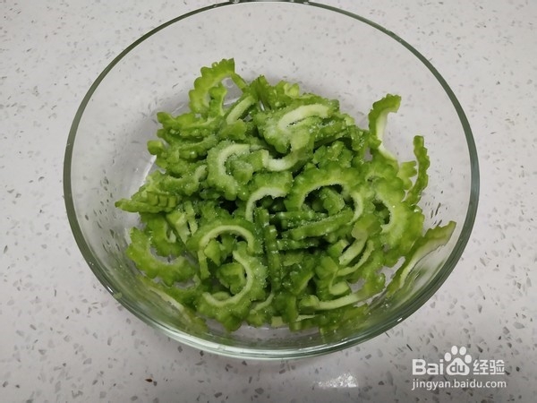 苦瓜炒牛肉的做法