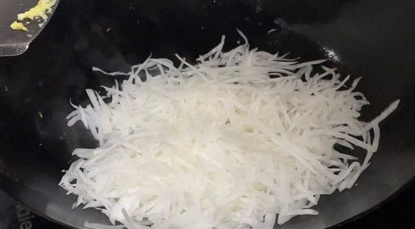 鸡蛋炒白萝卜丝