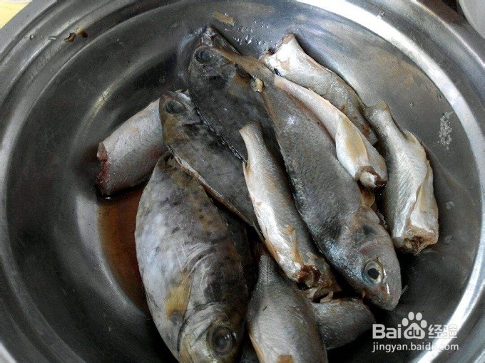 如何用冻鱼煮鱼汤更鲜美？