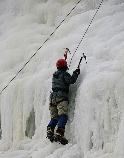 怎样攀冰:在冰瀑上欢舞华尔兹