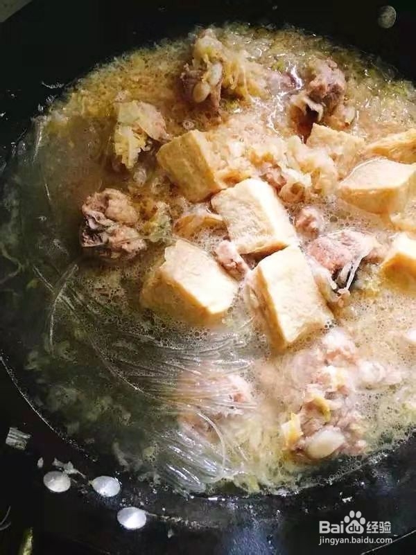 酸菜炖排骨如何做