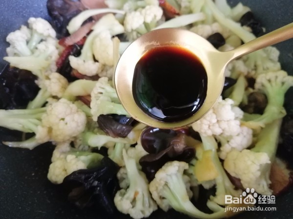 菜花木耳炒腊肉