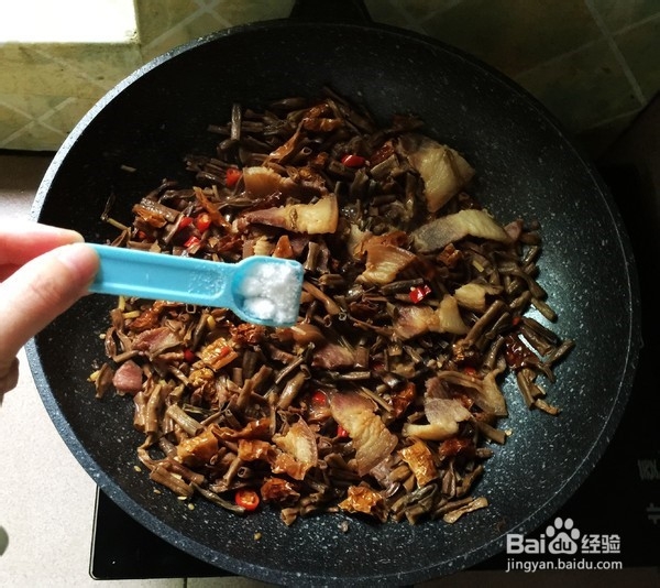 干豆角炒腊肉的做法