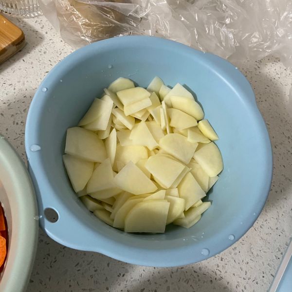 土豆片炒胡萝卜