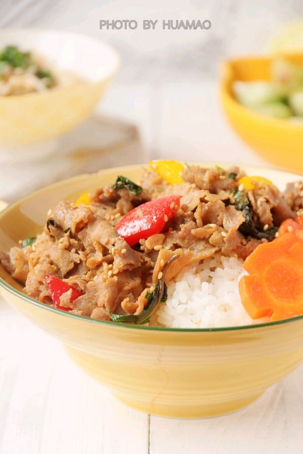 罗勒肥牛卷盖浇饭