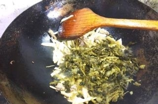 酸菜冬笋炒肉丝制作的步骤