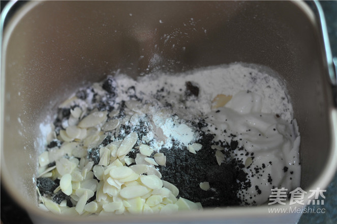 杏仁黑芝麻软欧