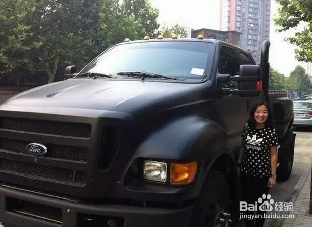 小伙300万买了辆美国，整天都在去加油站的路上