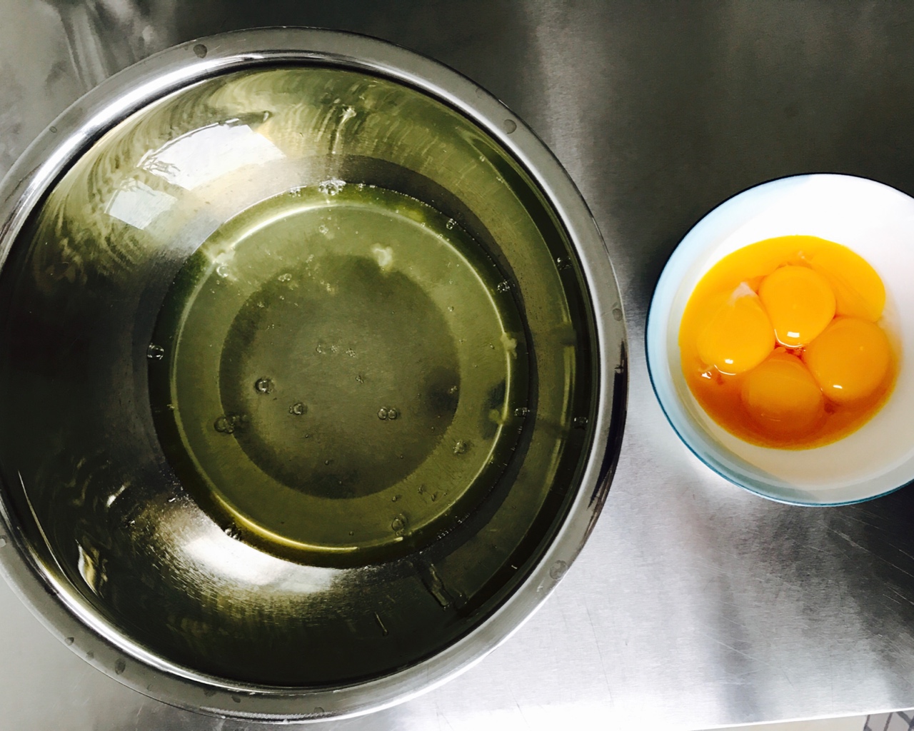 一条小清新蛋糕卷的做法，超美味的哦！