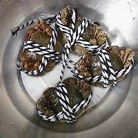 在家制作美味的蟹黄捞饭