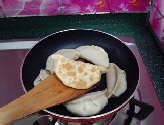 抱蛋煎饺制作的攻略