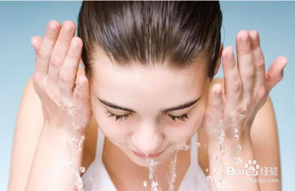 冬季脸部应该怎么保养