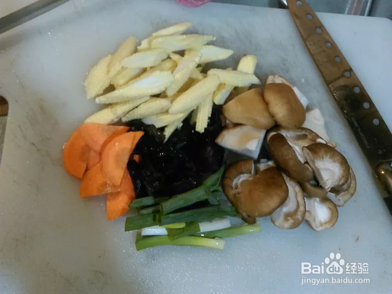 如何做出家常菜系列之香菇玉米笋