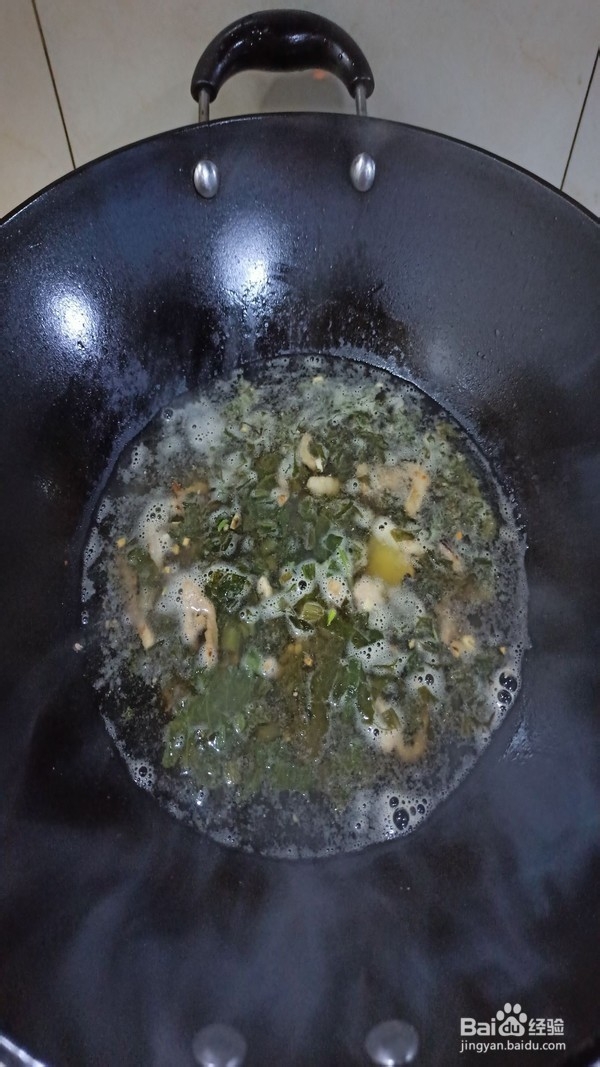 如何做一道鲜香味美的雪菜肉丝炒年糕呢