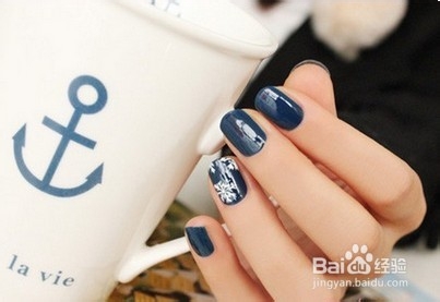 美甲教程:如何打造雪花美甲