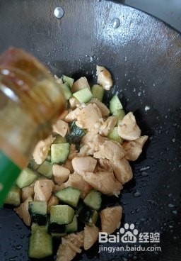 黄瓜炒鸡丁的做法