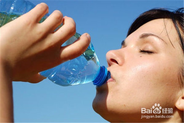 夏天给肌肤补水的技巧