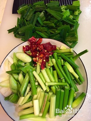 蒜苗炒腊肉的做法