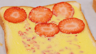 草莓流心脆吐司宝宝辅食的做法