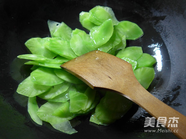 榨菜丝鸡胗炒莴笋