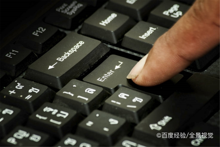 电脑开机一直停留在屏保怎么办？