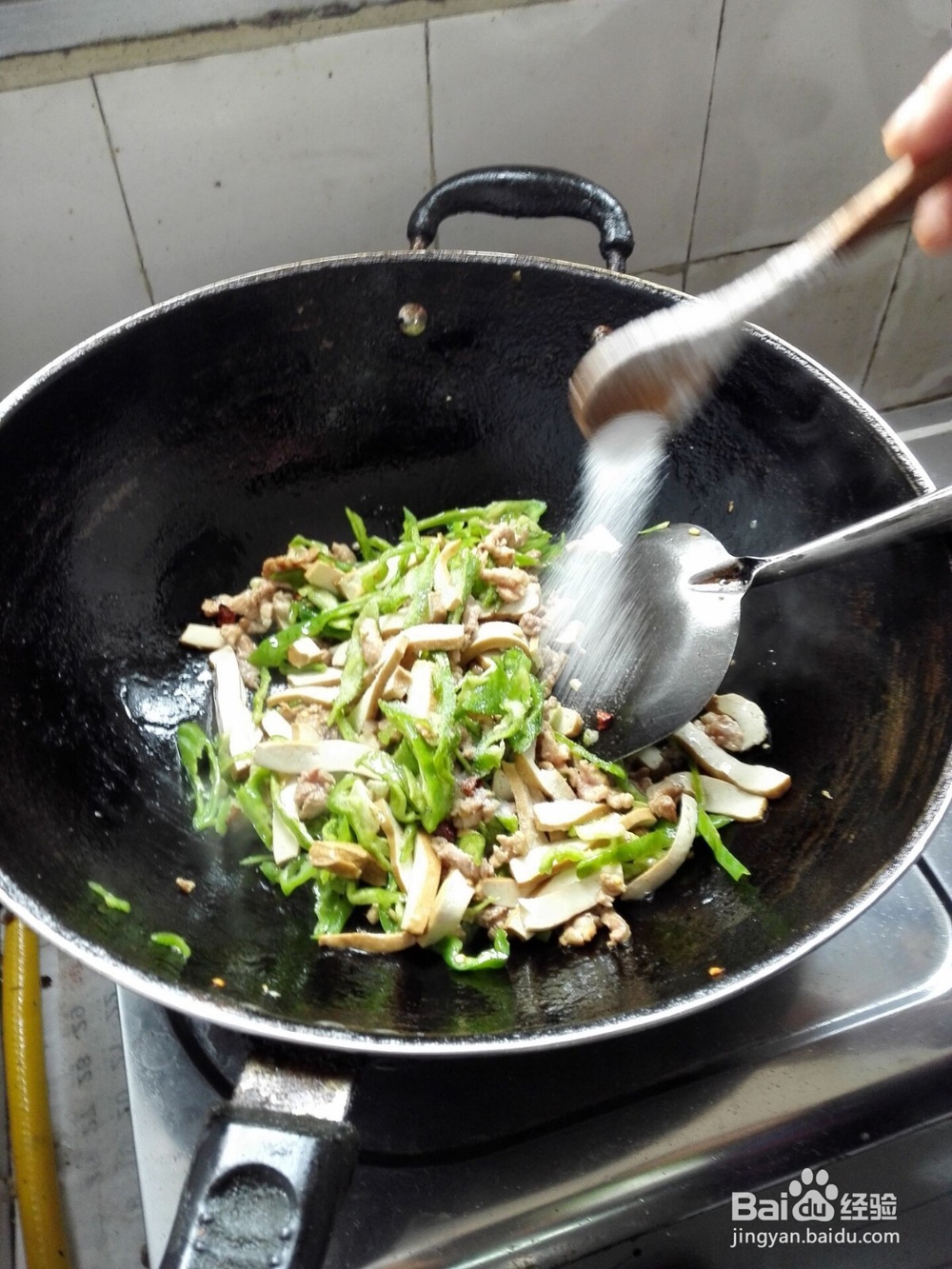 怎样制作青椒香干肉丝好吃?