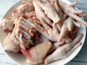 教你怎么做大手拉小手(猪蹄焖鸡爪)