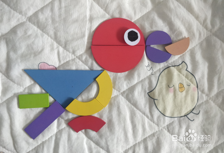 用幼儿积木怎么拼一只吃坚果的鸟儿？