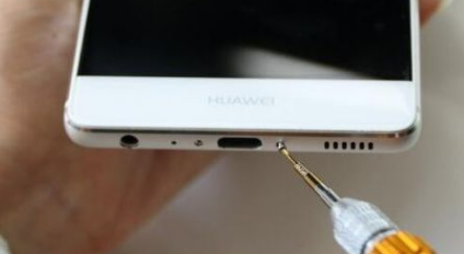 华为NOTE8手机怎么换屏幕玻璃