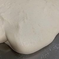 在家制作美味的奶油卷