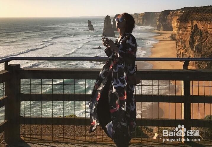 被明星丈夫劈腿,离婚后她因旅行活的更精彩