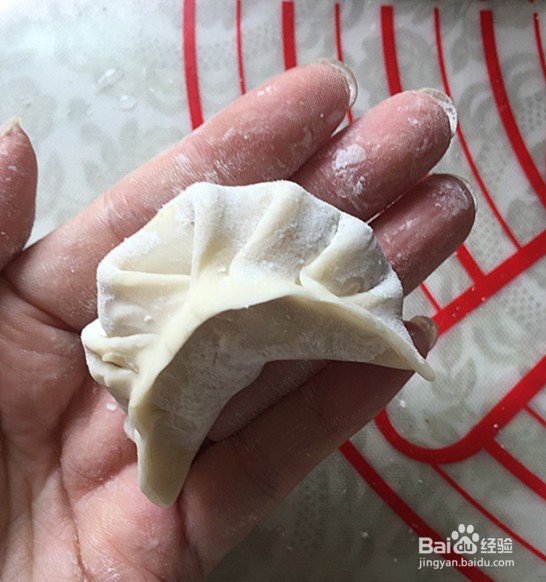 洋葱猪肉煎饺的做法