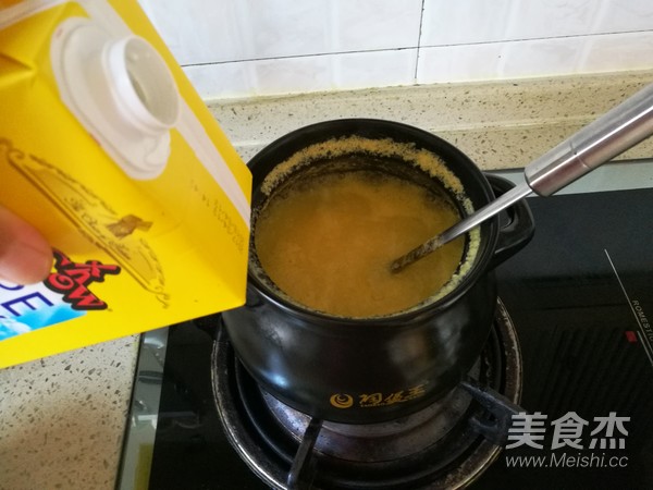 玉米牛奶砂锅粥