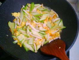 白玉菇丝瓜炒鸡蛋