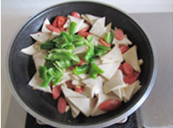 香肠炒千叶豆腐