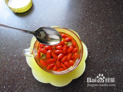 菊杞蜂蜜茶的做法