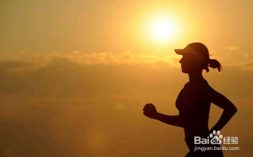 夏天如何才能通过跑步实现减肥瘦身的目呢？