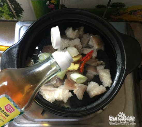 萝卜炖腊猪蹄肉