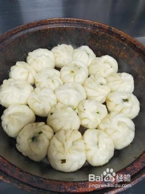 养生食补韭菜鸡蛋水煎包的做法