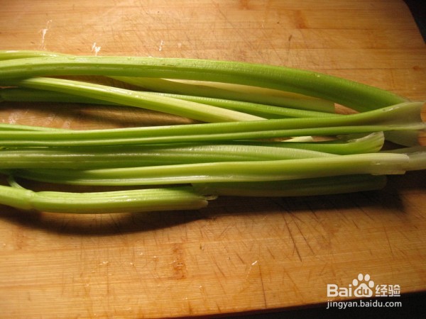 【豆皮炒芹菜】简单做法