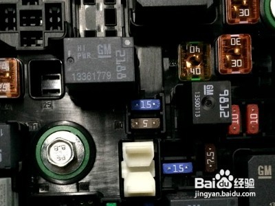 昂科威点烟器保险丝在哪里？